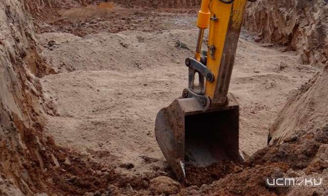 В Ливнах дом оказался под угрозой из-за несостоявшейся стройки по соседству