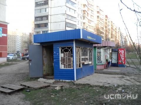 Разбитый киоск