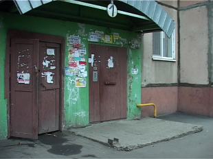 Реклама в подъездах! Как с ней бороться? 