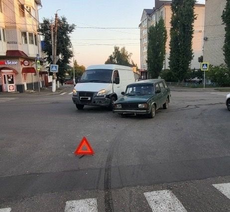  В Ливнах не поделили дорогу «четверка» и «Газель»