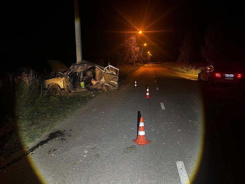 Во Мценске подросток сел за руль «Лады» и протаранил опору ЛЭП