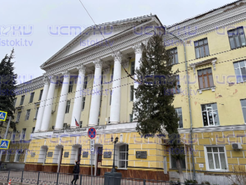 Фасад основного здания ОГУ в Орле явно просит ремонта