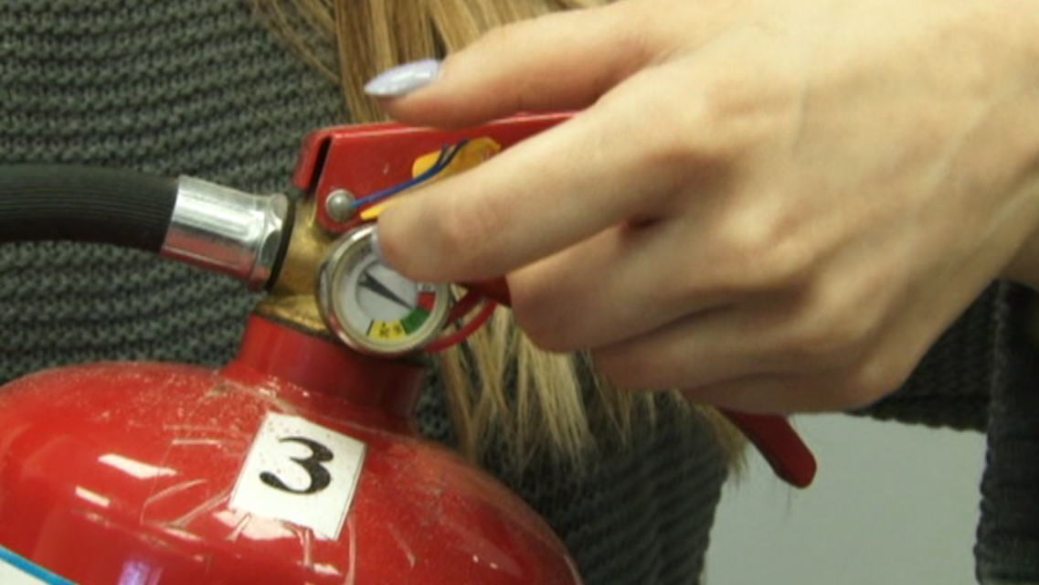 Шипит, пенится и спасает жизни: недавно свой день рождения отметил огнетушитель