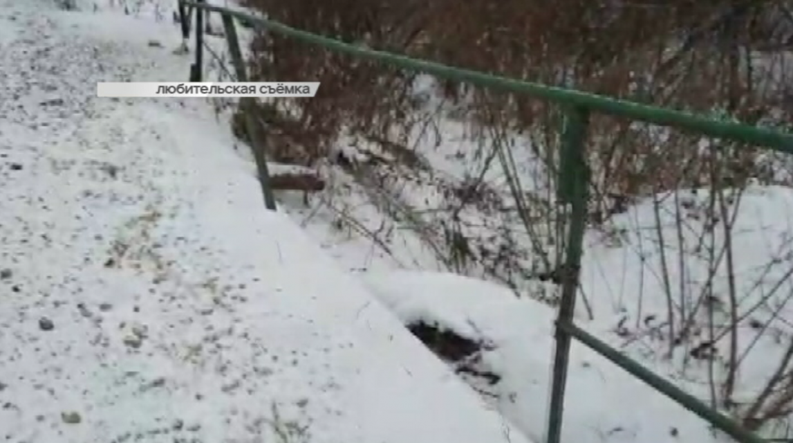 Экстремальная переправа во Мценске: на мосту по улице Андрея Ревы обвалился тротуар