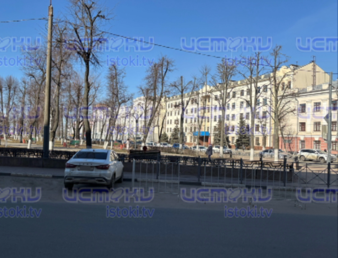 У Сквера Танкистов в Орле сократили парковку