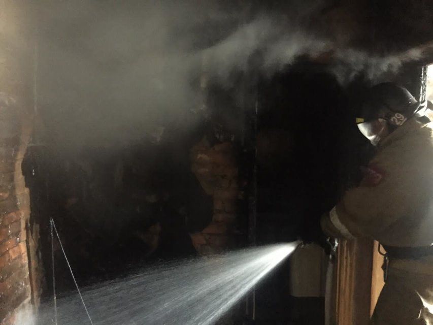 В Новодеревеньковском районе полыхал жилой дом