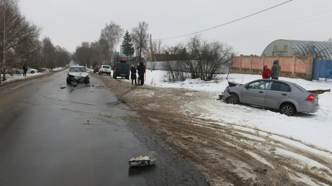 Водитель и два пассажира попали в больницу после ДТП в Орловской области