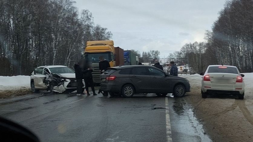 В Орловской области произошла массовая авария с участием пяти машин