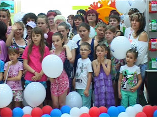 "Пусть всегда будет небо, пусть всегда будет мама, пусть всегда буду я.."