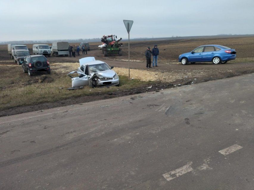 На орловской трассе столкнулись отечественная легковушка и иномарка. Четыре человека пострадали, в том числе ребенок
