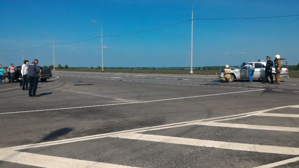 На Орловщине женщина на ВАЗе не уступила дорогу грузовику и попала в ДТП