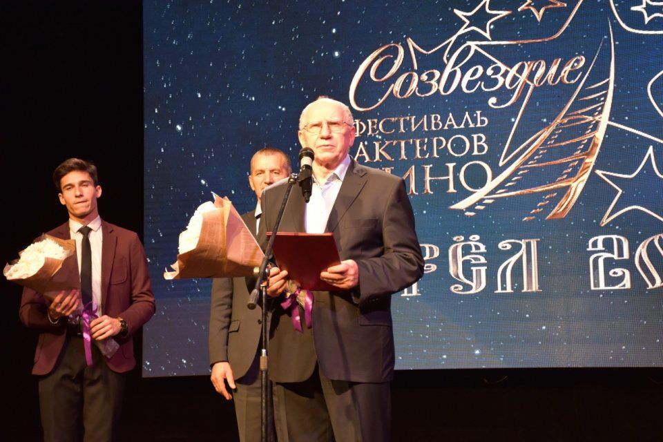 В Орле завершился фестиваль "Созвездие": члены жюри-знаменитые артисты отсмотрели десяток фильмов и выбрали лучших актеров