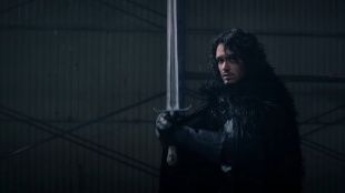 Двойники знаменитого сериала "Игра престолов" гуляют по Москве