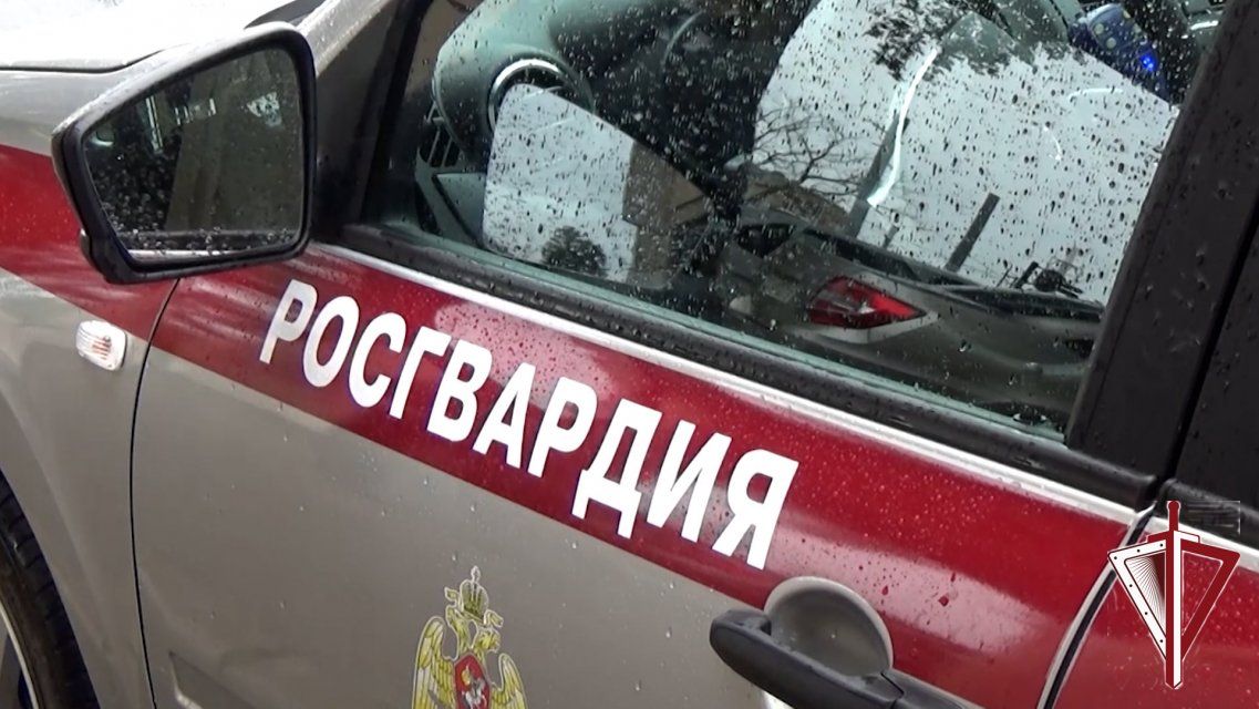 Росгвардейцы доставили буйного амчанина в полицию 
