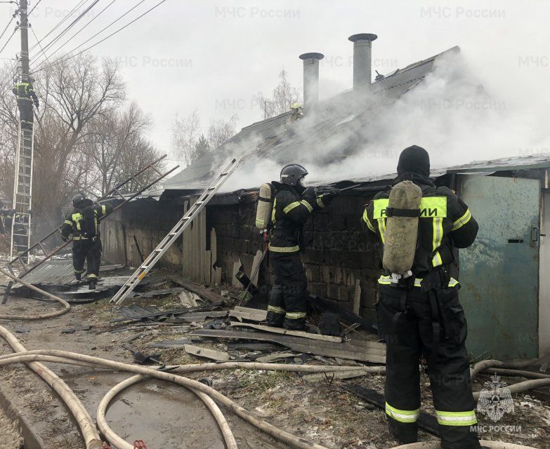 В Свердловском районе Орловской области сегодня утром произошел прожар