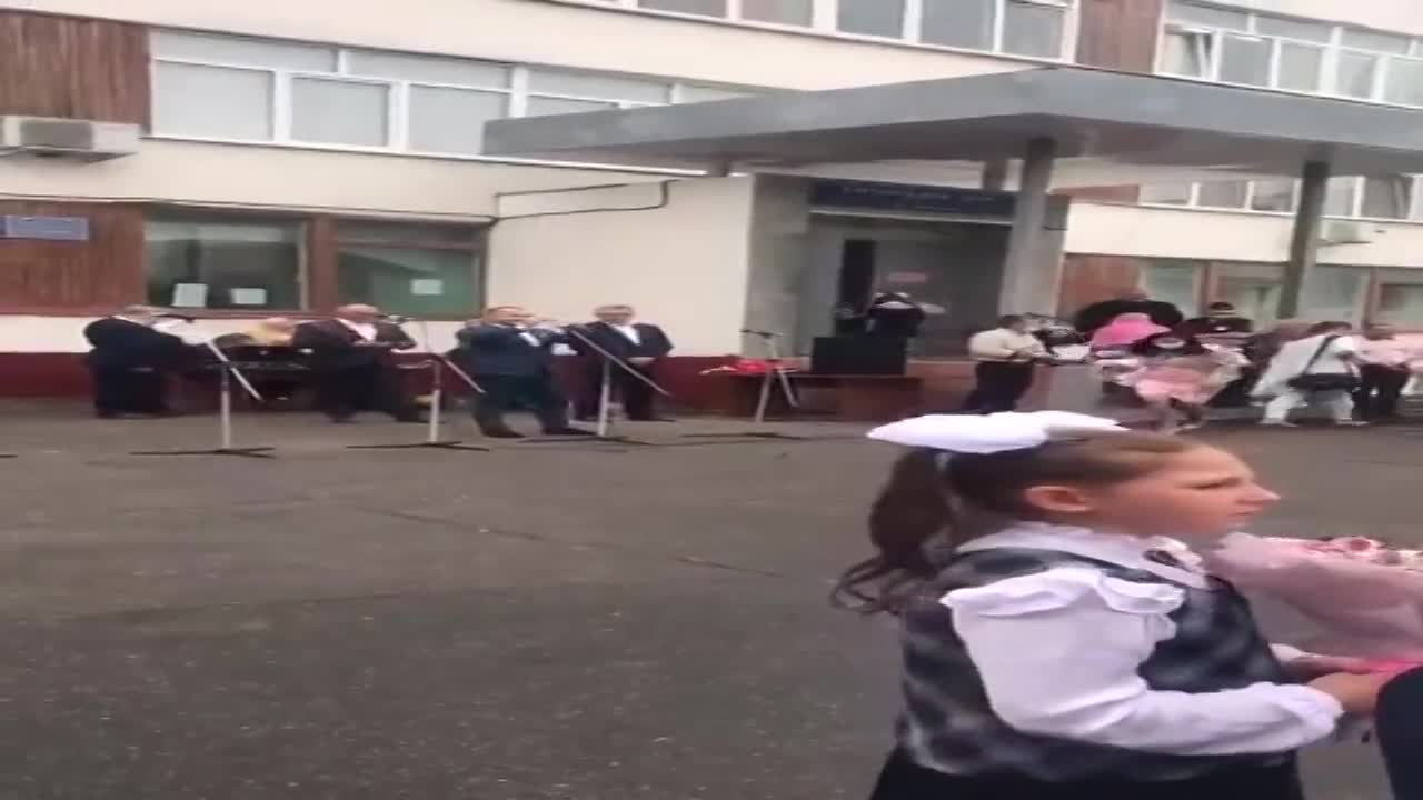 Директор гимназии №19 поругал депутатов за равнодушие