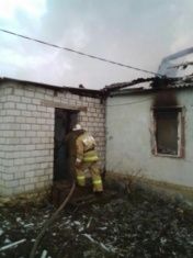 Жителя Ливенского района вытащили из полыхавшего дома