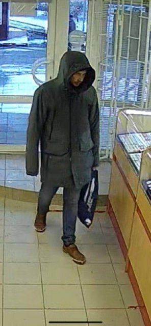 В Орле ищут мужчину, который ограбил ювелирный магазин