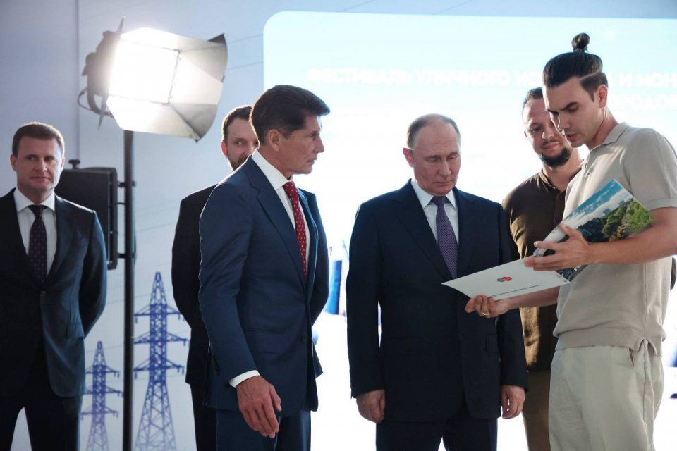 Владимир Путин увидел орловские муралы