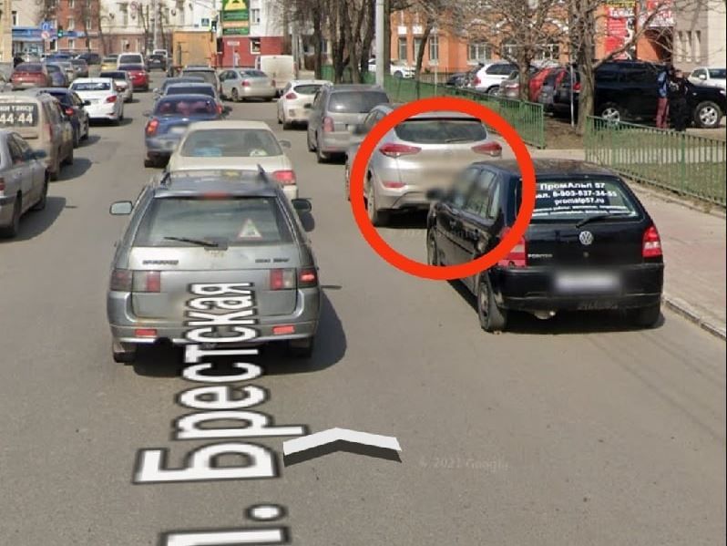 В Орле водитель врезался во впереди стоящую машину и скрылся с места