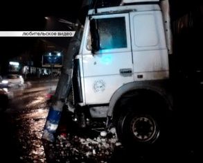 Упавший столб на три часа парализовал Комсомольскую 