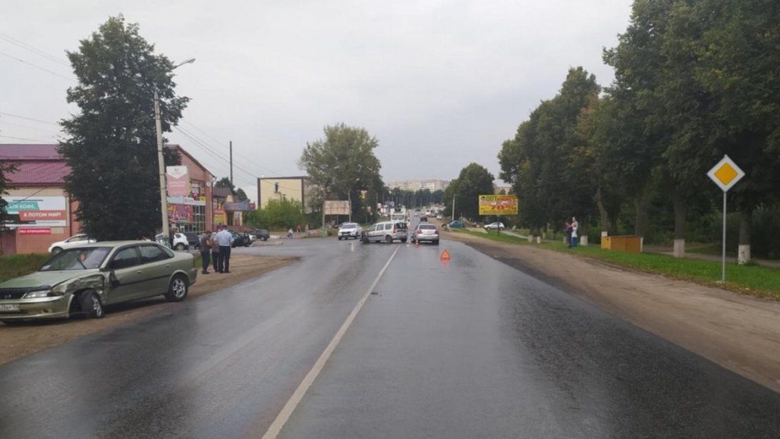 59-летняя автомобилистка устроила тройное ДТП во Мценске 