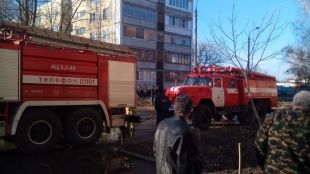 В Знаменке сотрудники МЧС спасли пенсионера из горящего жилища