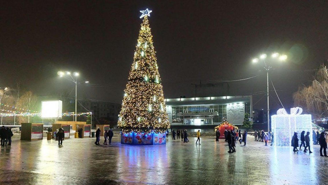 ФОТОРЕПОРТАЖ: апокалиптичный Новый год. Как встречали 2021-ый в центре Орла