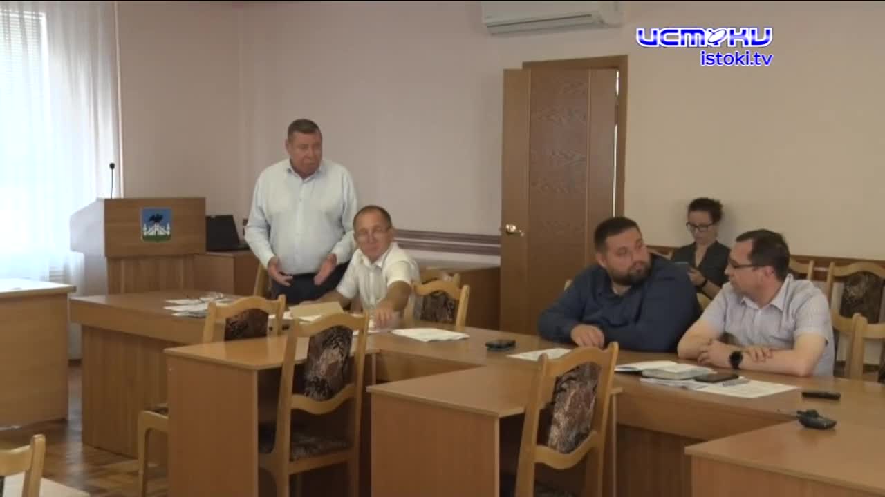 В городе мусор, в кабинетах власти - слова на воздух