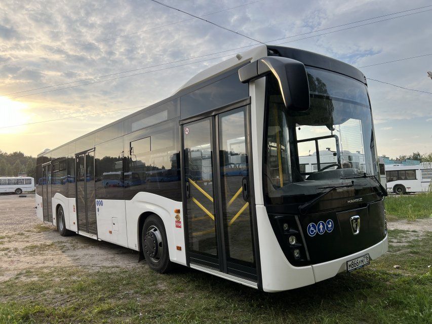 "Снова подсматриваем за соседями". И молча завидуем новенькому транспорту, который появляется в Брянске