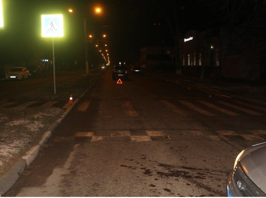На Орловщине пешеход, переходя по «зебре», попал под машину