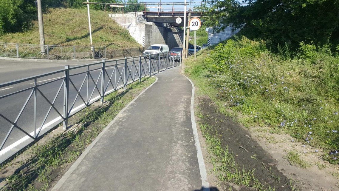 Путь в никуда: благодаря горе-дорожникам в Орле появился причудливый тротуар 