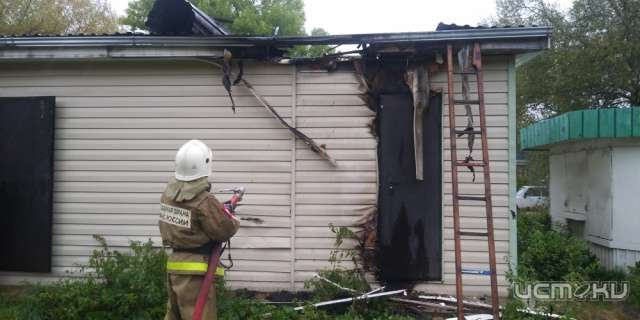 Под Мценском спасатели тушили магазин