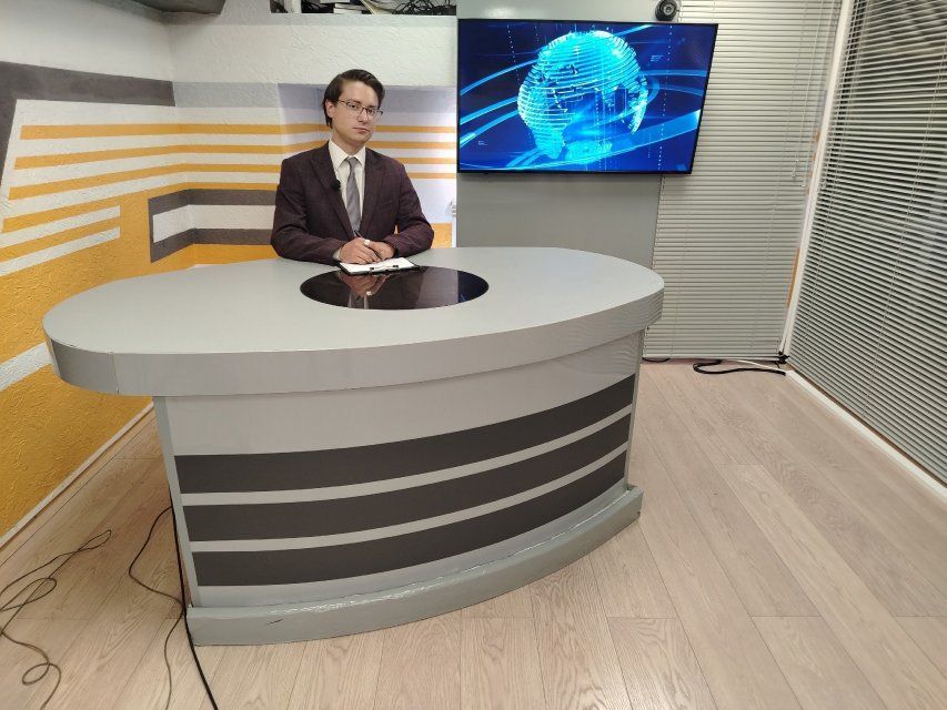 Орловчане жалуются на соседство магазина, семейный косплей собрал сотни участников, а на экраны вышли новые картины – подробнее обо всем «Оперативном эфире»