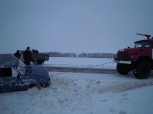 В Новосильском районе «ВАЗ» съехал в кювет