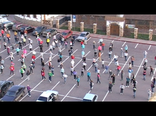 Толпа танцует! В Орле прошел один из самых массовых флешмобов