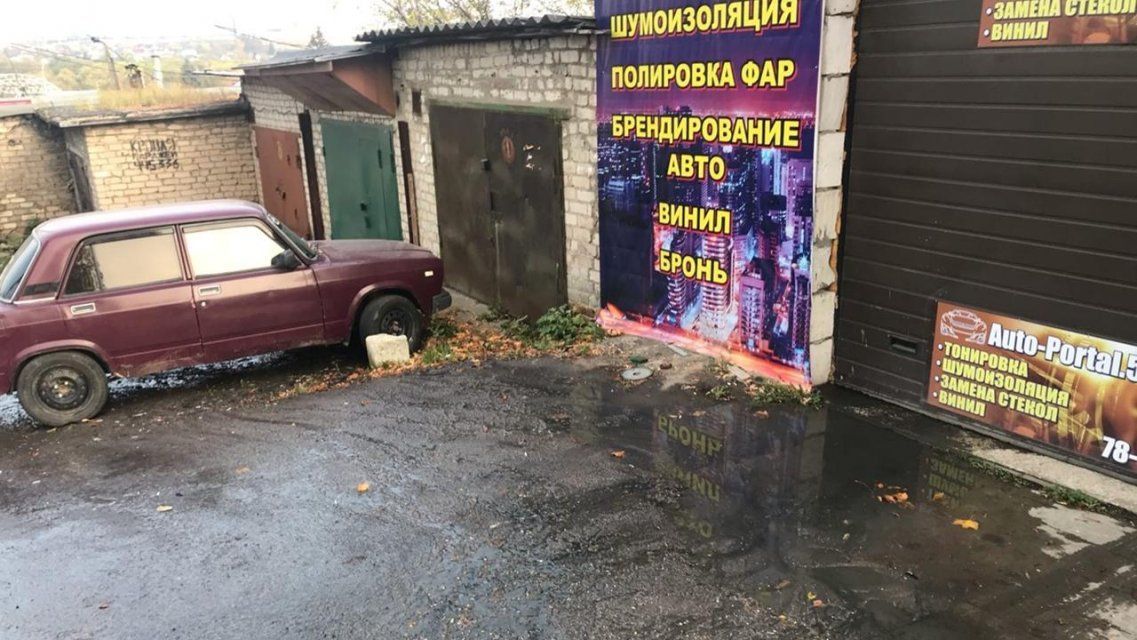 Фотофакт: из-за прорыва канализации затапливает гаражи орловчан 