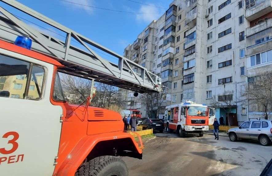 Из многоэтажки на ул. Черкасской в Орле от гибели спасли пенсионерку