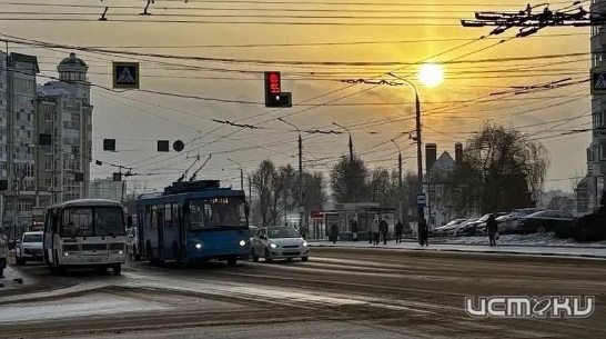 Орловчане отмечают странную работу светофора в центре Орла