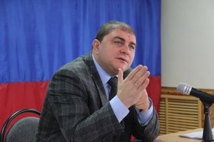 Вадим Потомский поручил навести порядок в работе ярмарок, рынков и торговых центров 