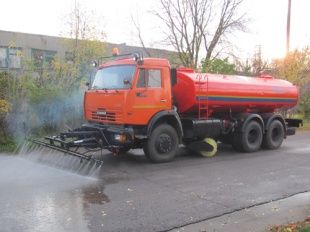 Спецавтобаза дышит на ладан, но это не помешает уборке города, заверили власти