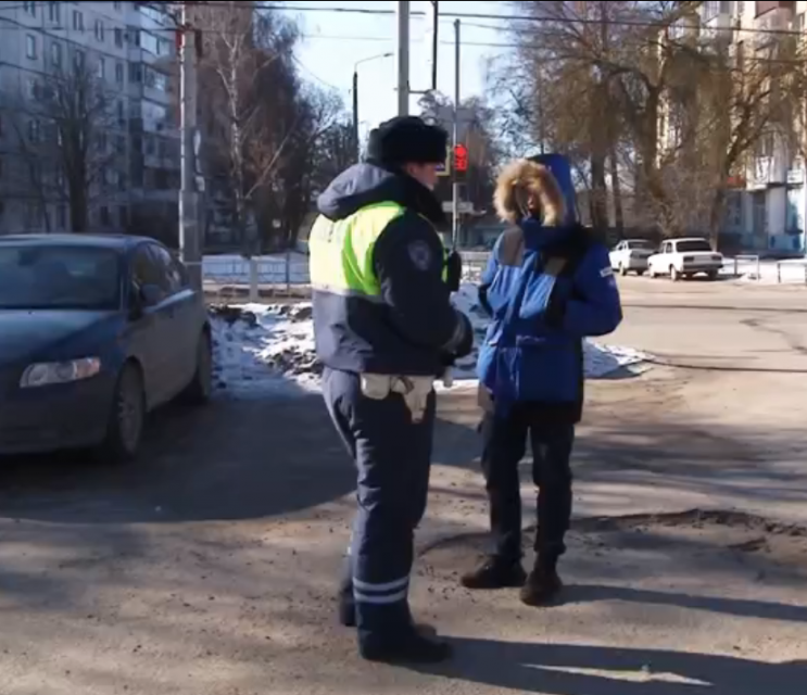 Одни не соблюдают скоростной режим, другие - переходят дорогу не там, где нужно. За два месяца в Орле произошло более 20 ДТП с участием пешеходов. Что может заставить участников дорожного движения соблюдать элементарные правила?