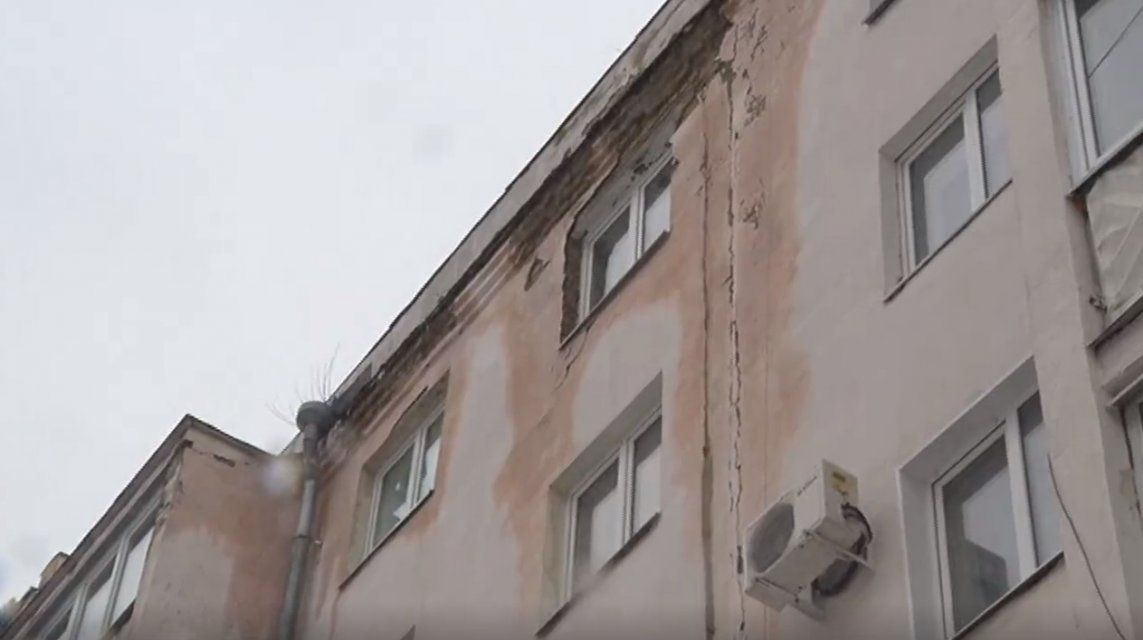 Прокуратура обязала УК отремонтировать кровлю дома на бульваре Победы в Орле