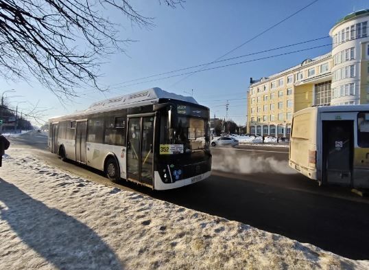 На остановке «Знаменская застава» с 7 до 9-ти утра чиновники проверяли работу транспорта
