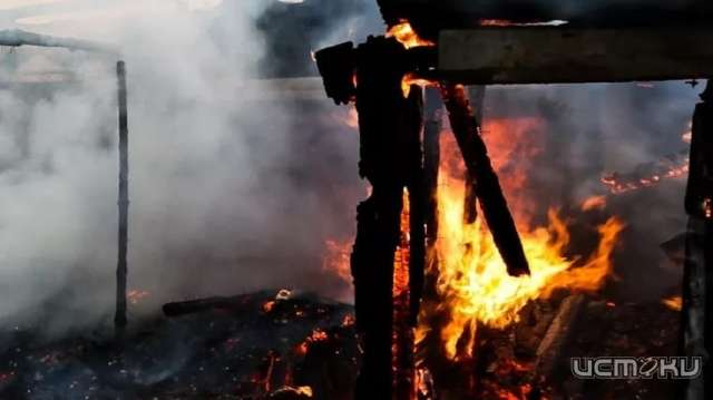 Под Орлом из-за неосторожного обращения с огнем сгорела хозпостройка