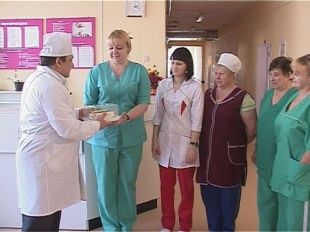 Сегодня праздник у девчат! Или как поздравили медицинских работников