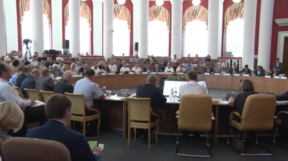 Проблему с мусором в регионе и лекарствами подняли на недавней сессии орловские депутаты