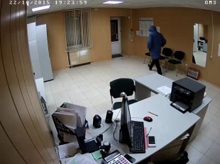 Полицейские разыскивают подозреваемого в разбойных нападениях в офисах микрофинансовых организаций