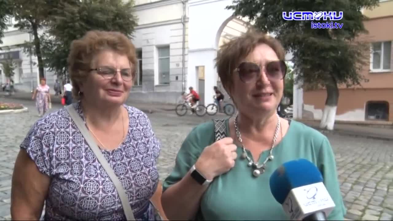 Ну и конечно поздравления! Мы собрали их на улицах города!