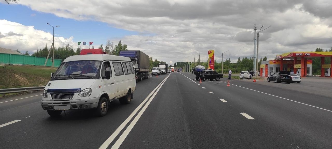 На трассе под Орлом «Газель» устроила серьезное ДТП. Есть пострадавший